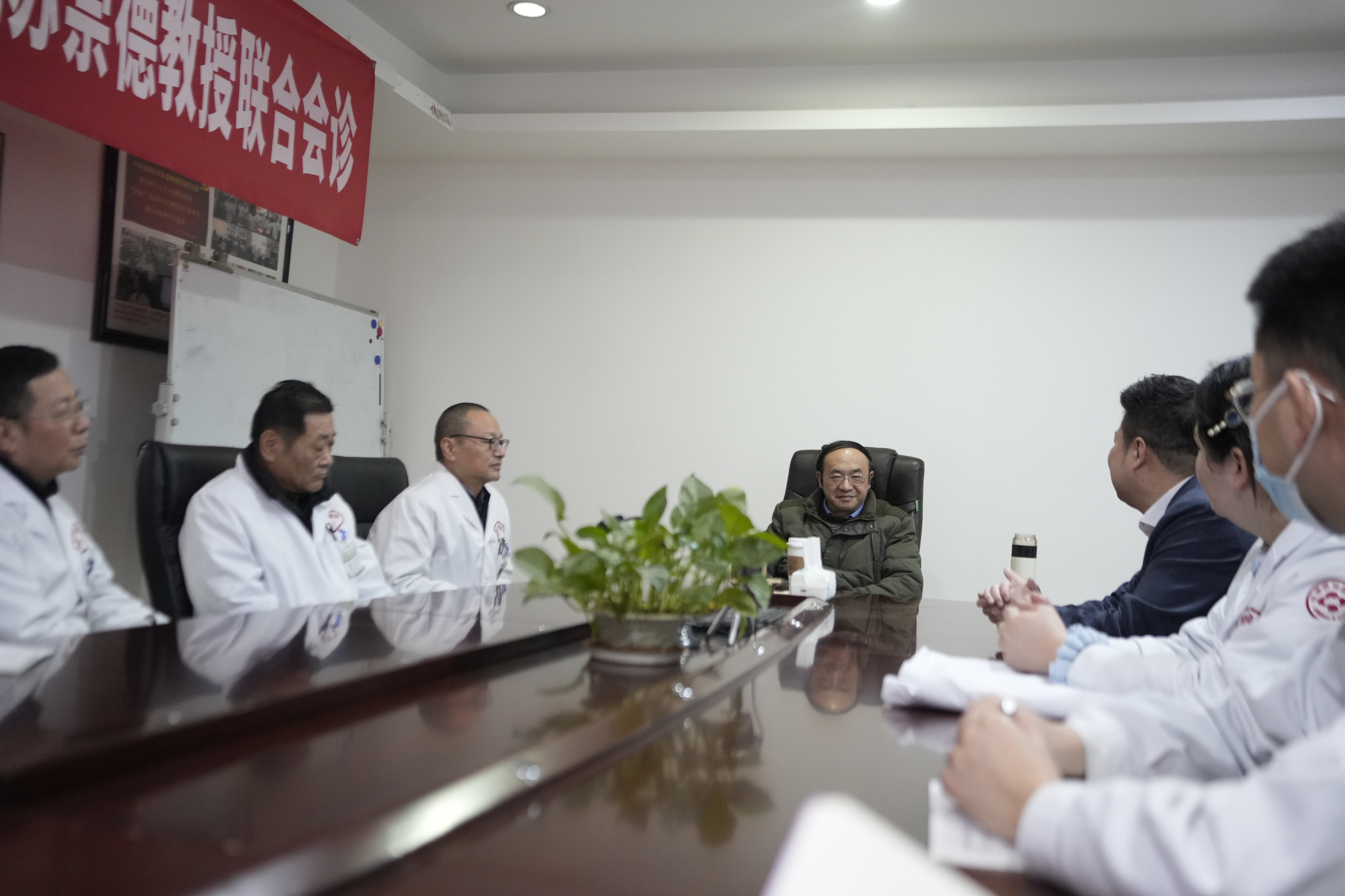 名医查房·学科共建 邹晓毅教授助力军盛诊疗水平持续提升