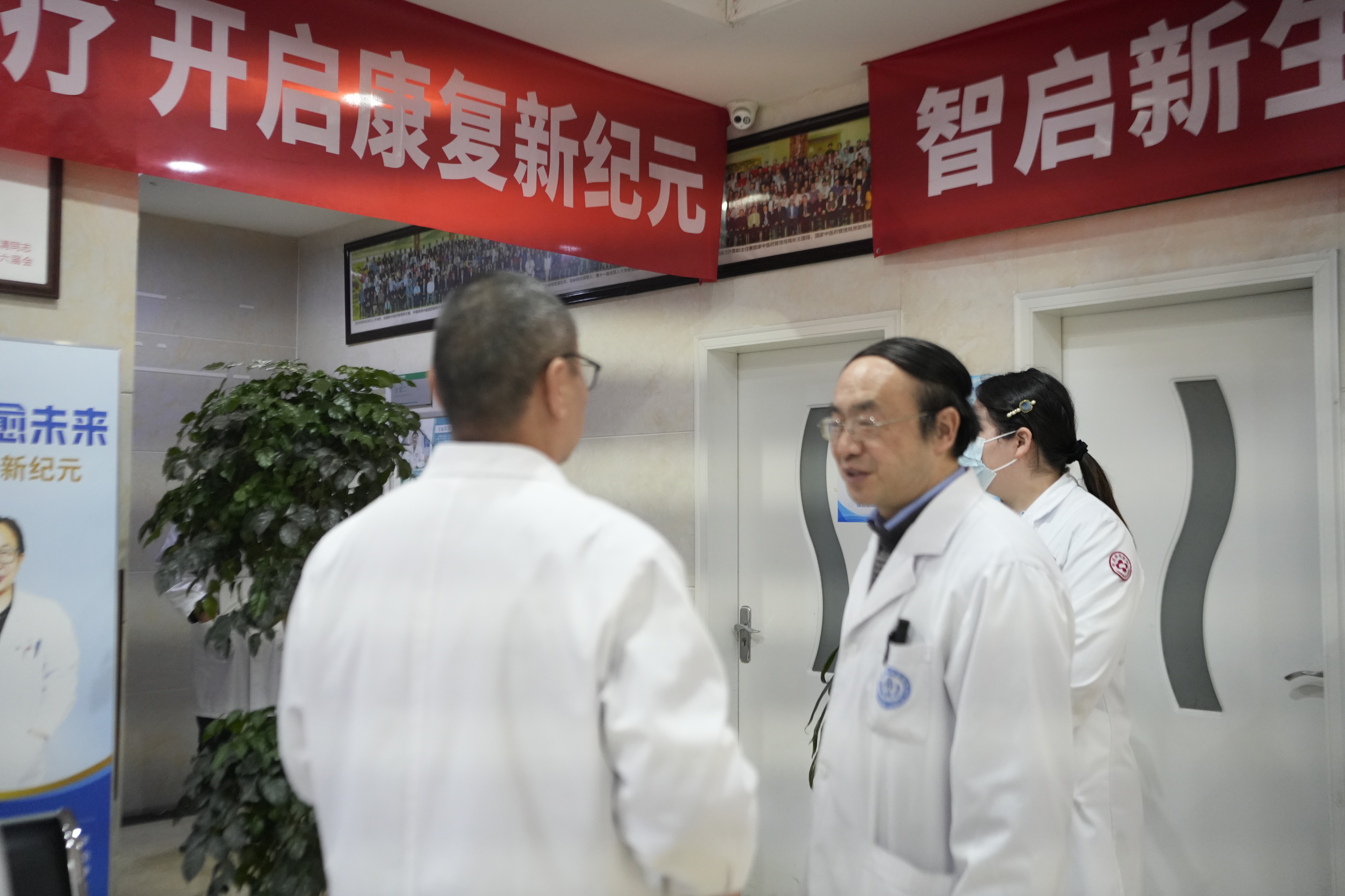 名医查房·学科共建 邹晓毅教授助力军盛诊疗水平持续提升