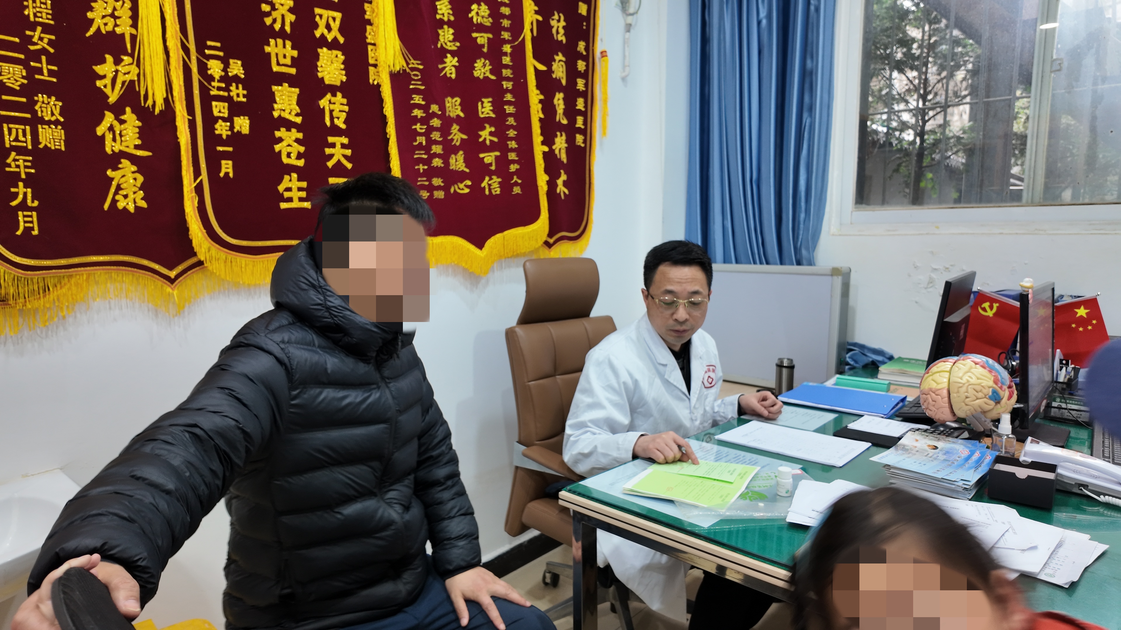 李恩主任借成都军盛医院2026癫痫诊疗体系6.0守护老年健康尊严